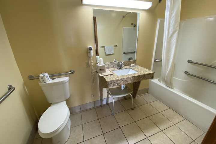 2 Double Beds Accessible (5 of 6)