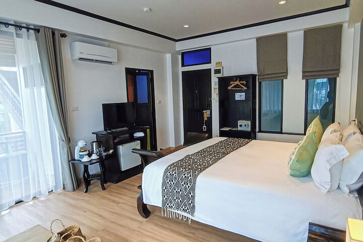 Room 33 of 95