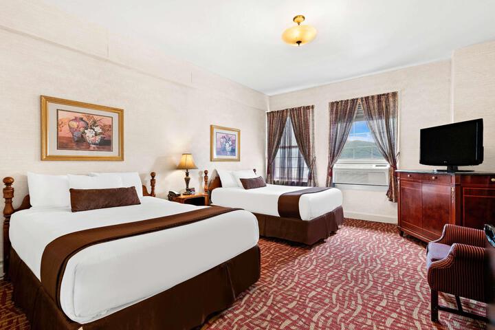 1 Double Bed Flat Screen Television Desk High Speed Internet Accessible Microwave and R (4 of 7)