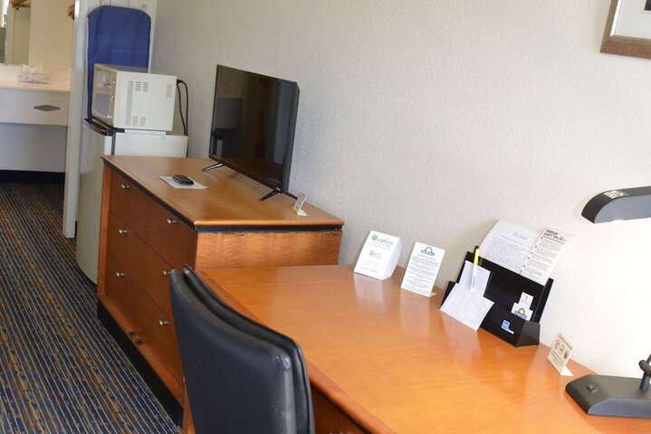 2 Double Beds Pet Friendly (10 of 14)