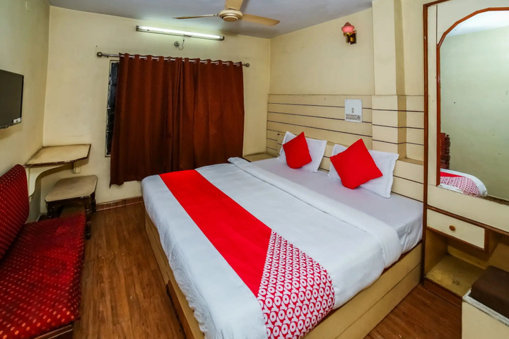 Room 3 of 12