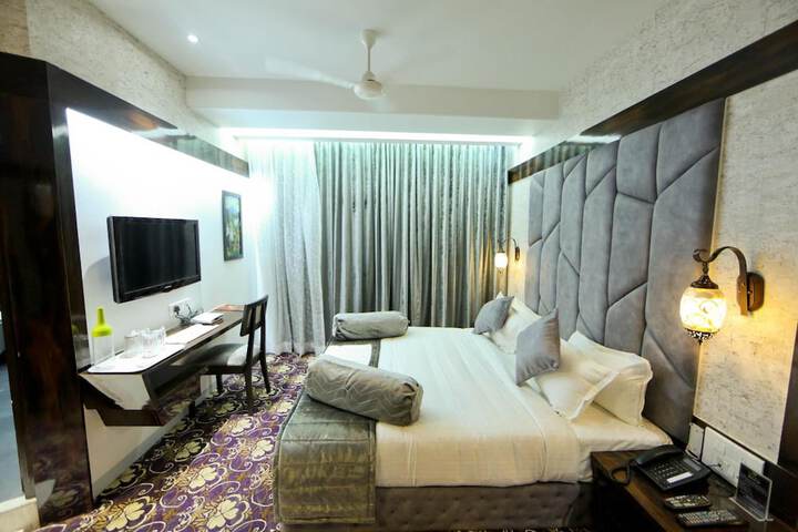 Room 13 of 31