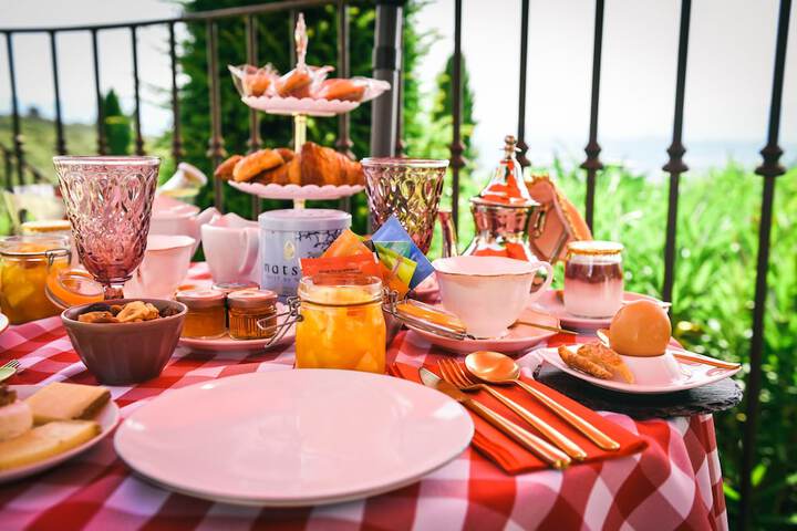 Breakfast/Coffee Service 92 of 112