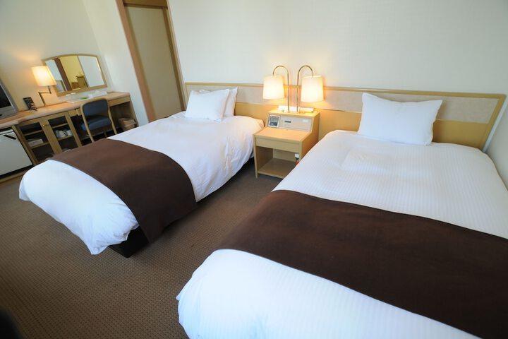 Room 5 of 33