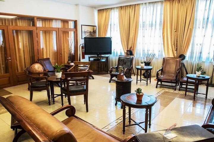 Guest Lobby