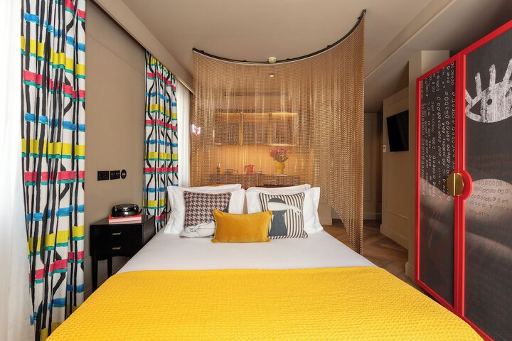 Room 33 of 141
