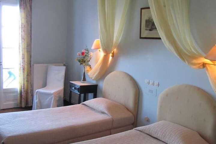 Room 7 of 32