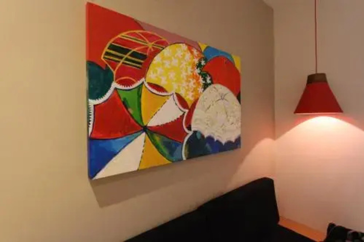 Room 4 of 12