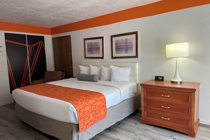 Room 16 of 30