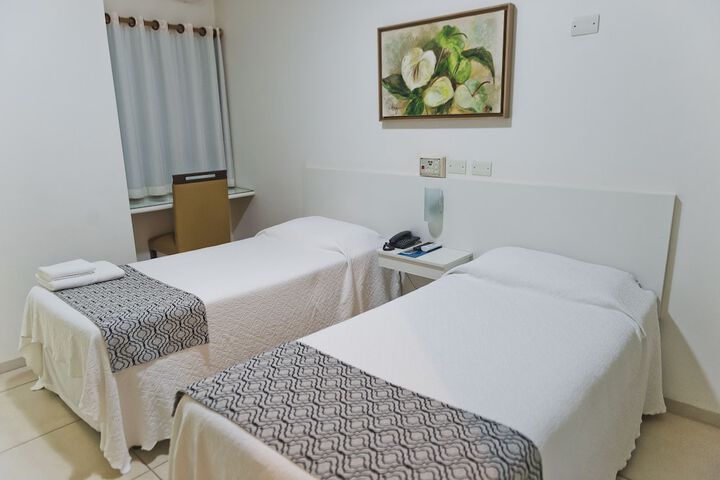 Room 10 of 34