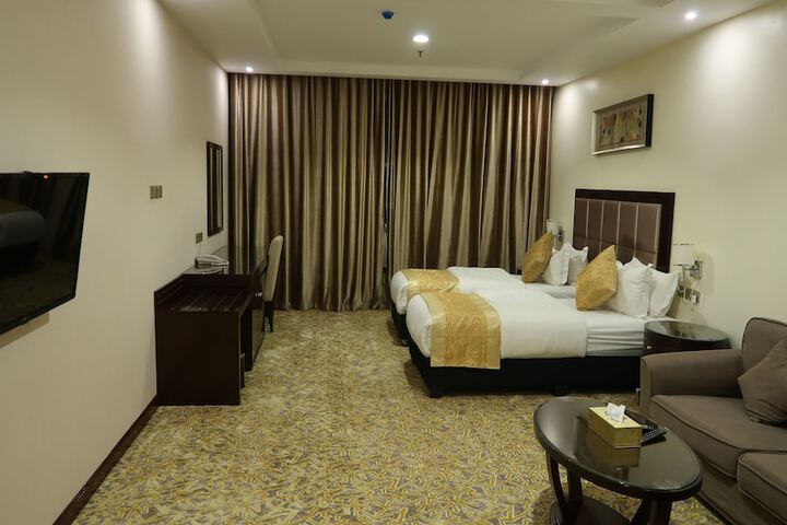 Room 28 of 61