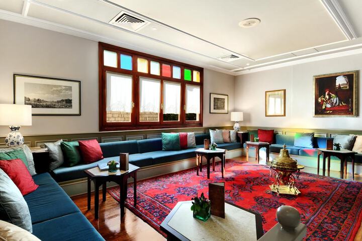 Entrance & Lobby