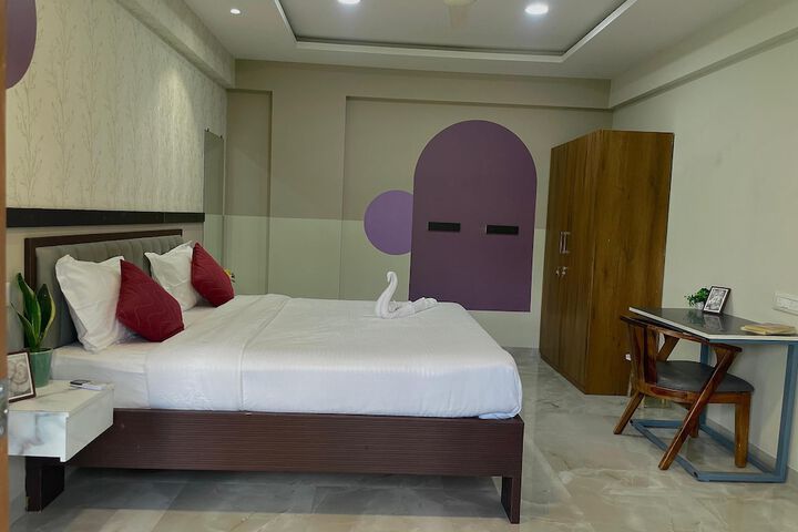 Room 2 of 6