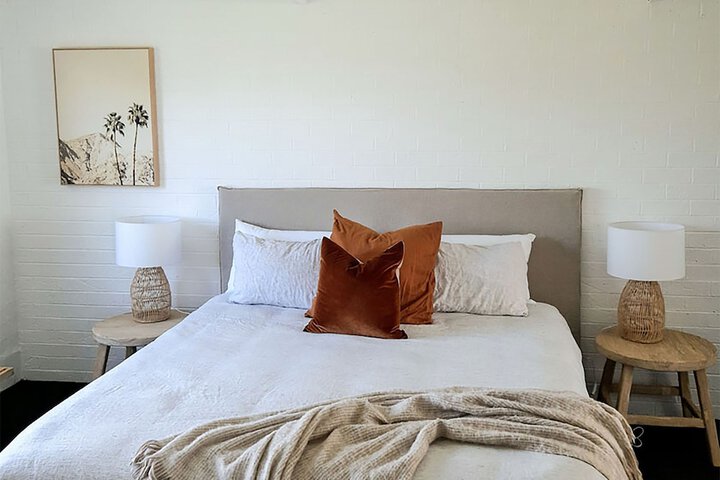 Room 18 of 120