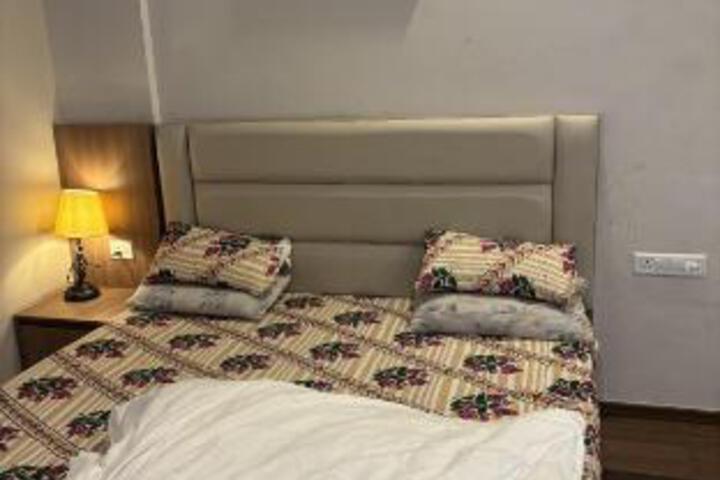 Room 10 of 14