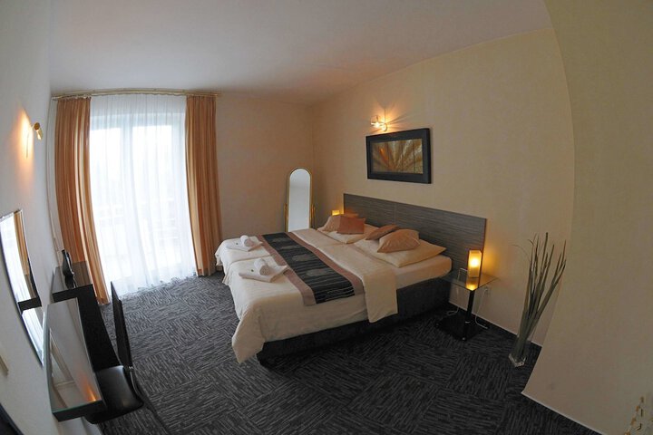Room 6 of 32