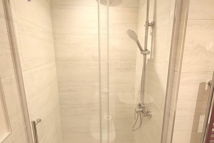 Room 10 of 26
