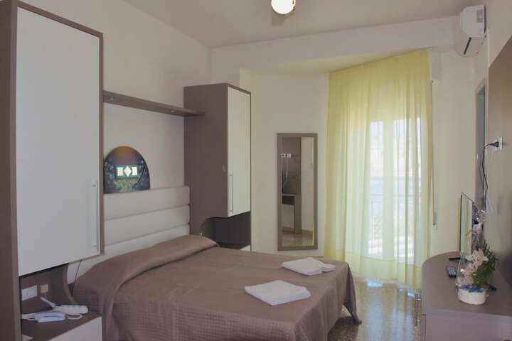 Room 16 of 48