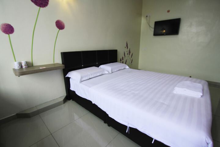 Room 6 of 32