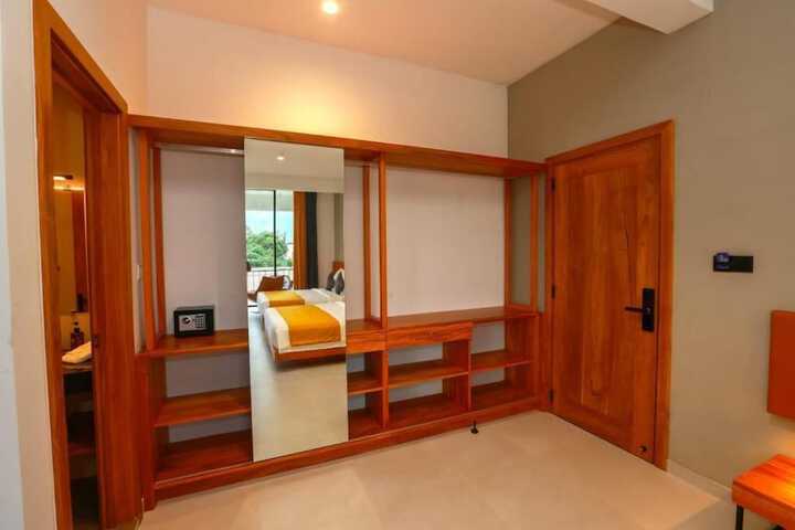 Room 8 of 30