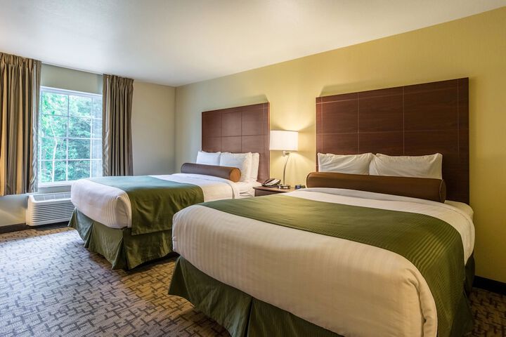 2 Queen Beds (8 of 8)