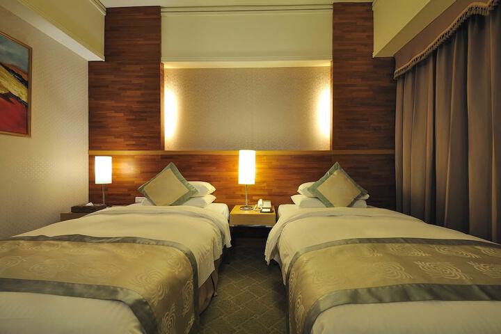 Room 5 of 90