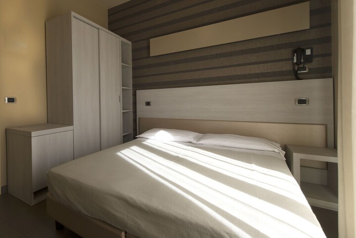 Room 4 of 53