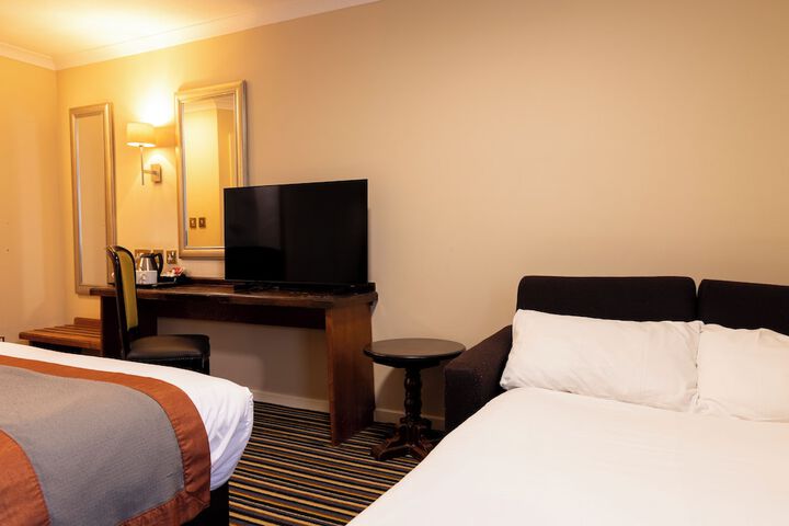 Room 14 of 27