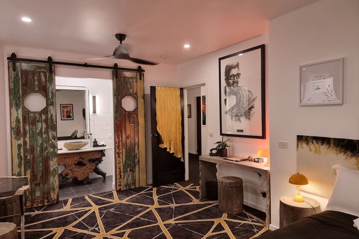 Room 16 of 31