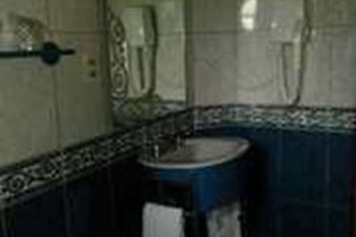 Room 7 of 12