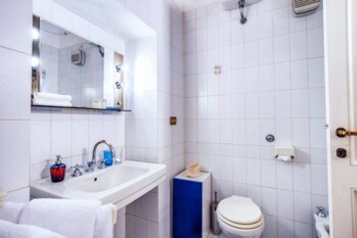 Room 3 of 25
