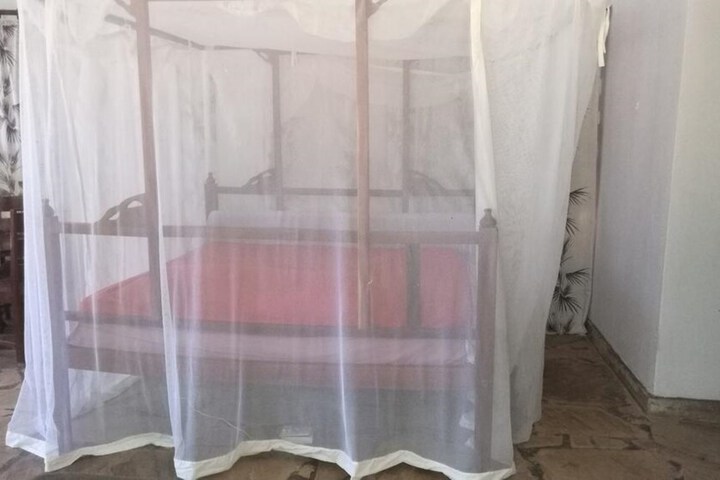 Room 9 of 34