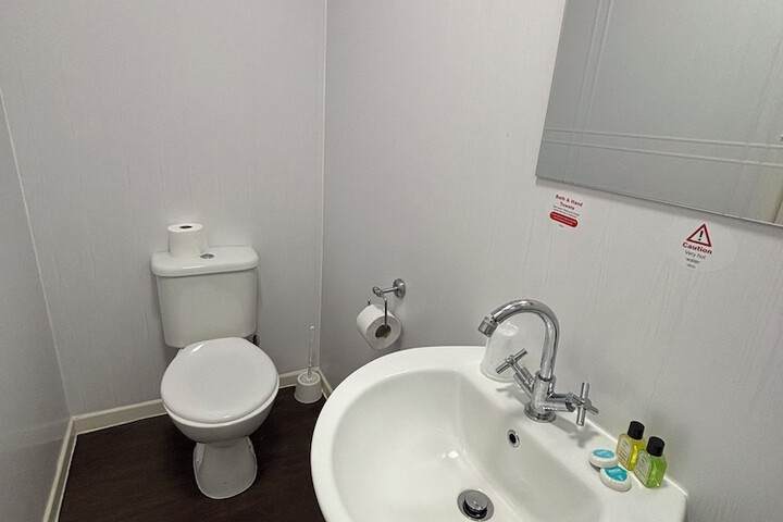 Room 33 of 76