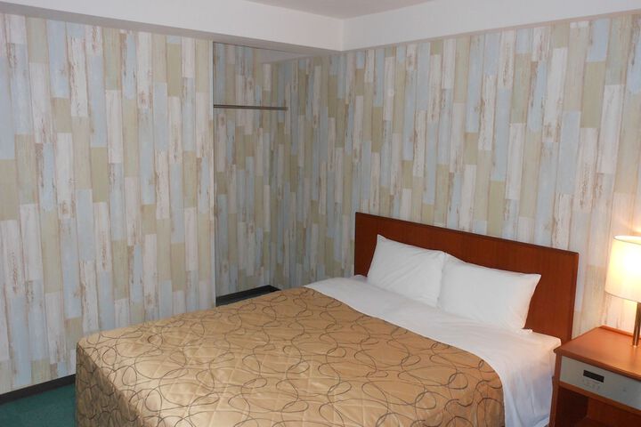 Room 4 of 27