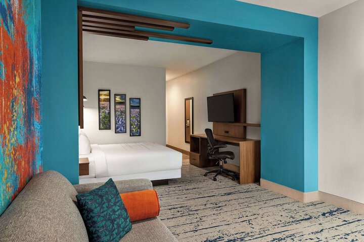 Room 17 of 34