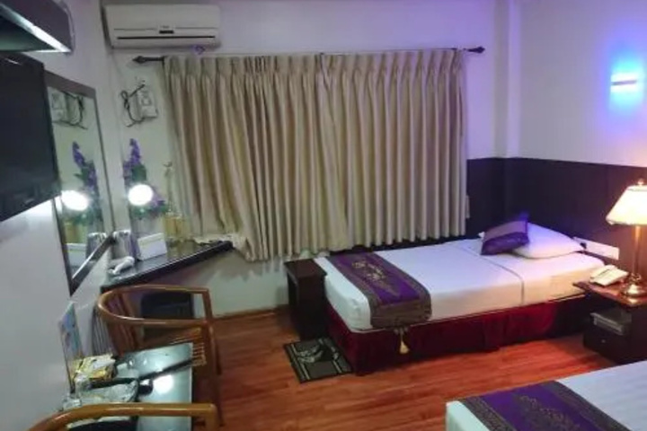 Room 3 of 11