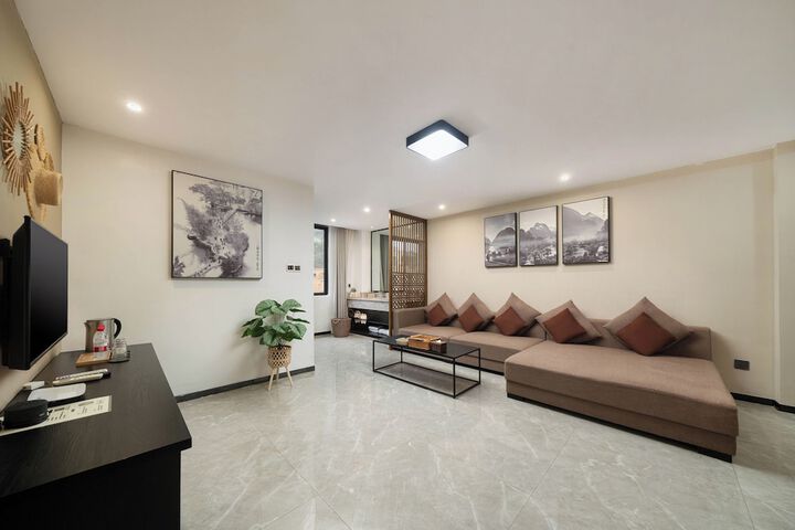 Room 8 of 79