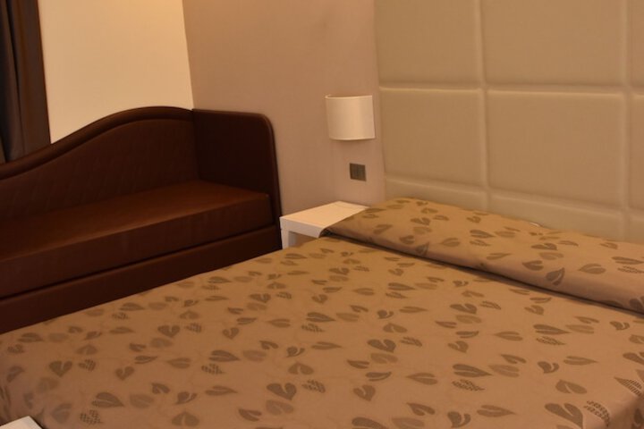 Room 10 of 44