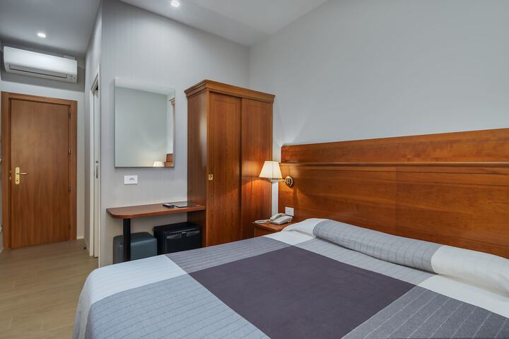Room 10 of 51