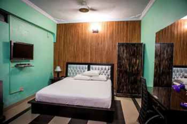 Room 10 of 37
