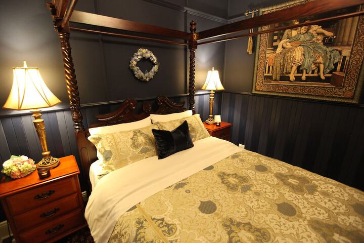 Room 26 of 108