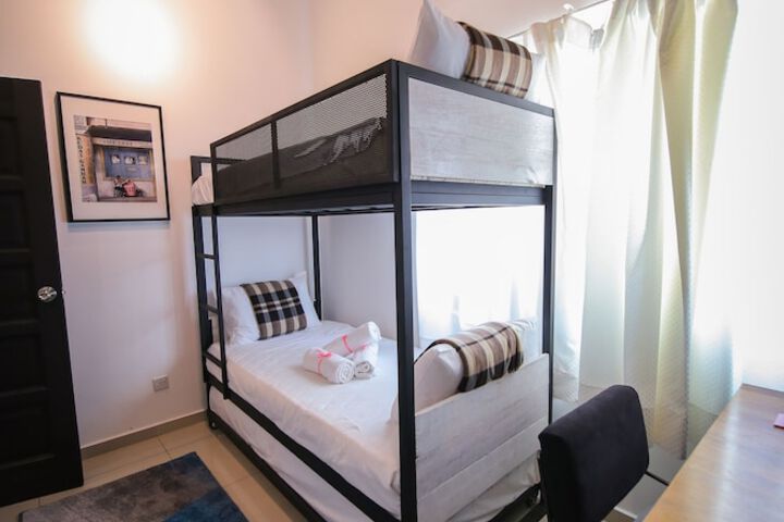 Room 8 of 121