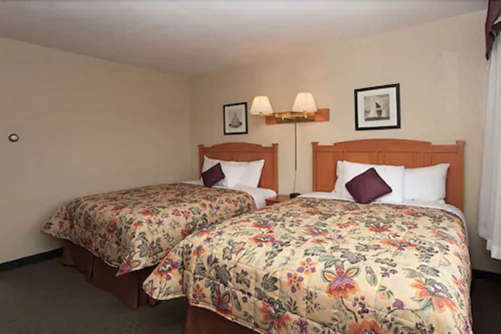 Room 15 of 33
