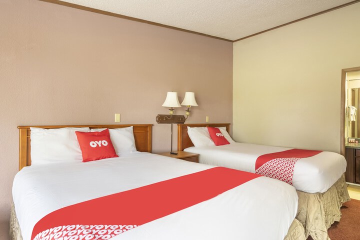 2 Double Beds (1 of 6)
