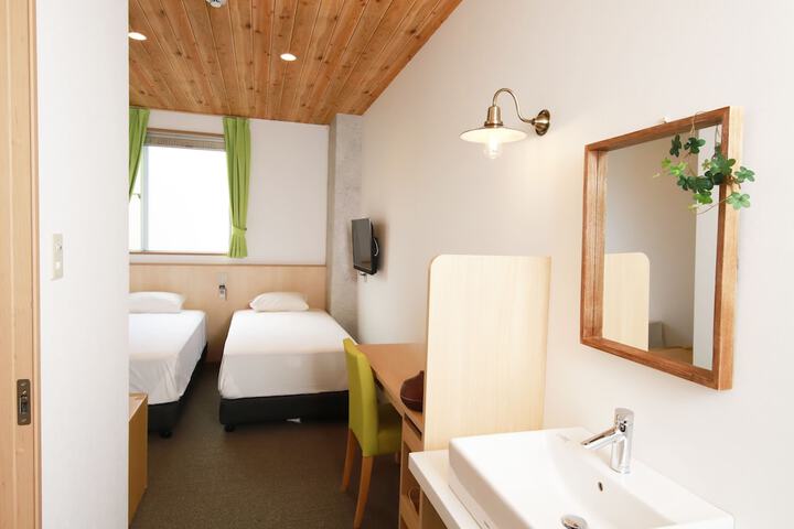 Room 16 of 74