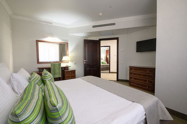 Room 12 of 113