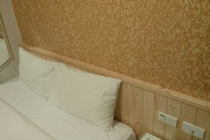Room 3 of 7