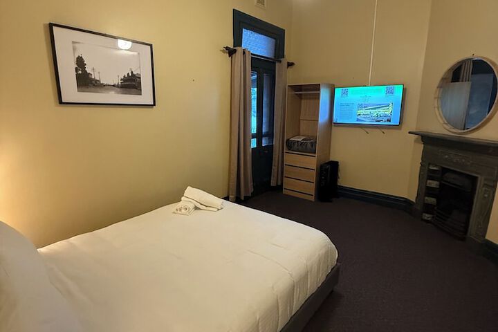 Room 11 of 30
