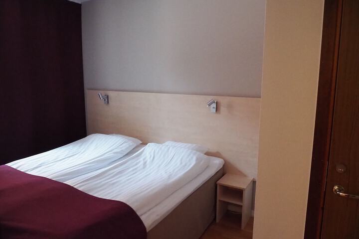 Room 4 of 32