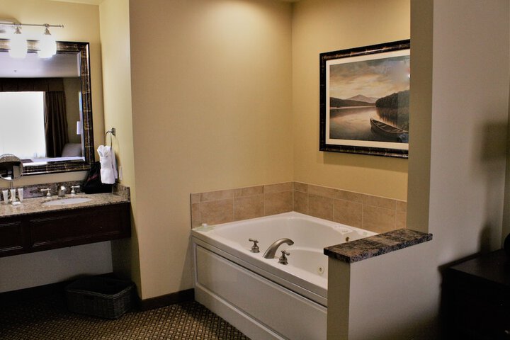 Executive King Bed (4 of 37)